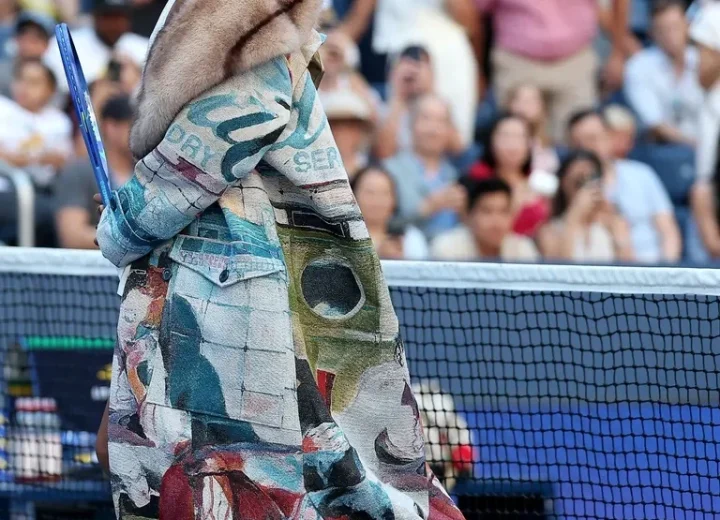 Naomi Osaka arrives on court in a painted KidSuper coat with a long train